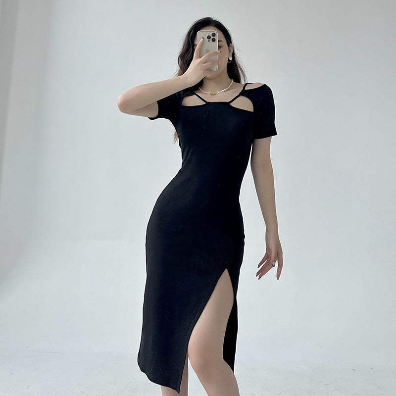 Dame figursyet Midi-kjole med moderne cut-out-detaljer og høj slids Stilla