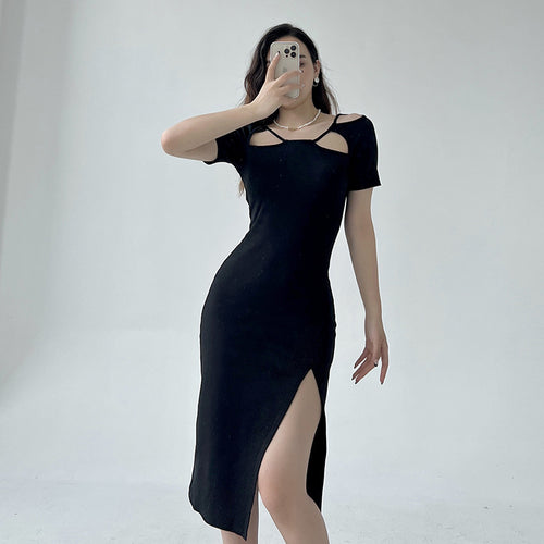 Dame figursyet Midi-kjole med moderne cut-out-detaljer og høj slids Stilla