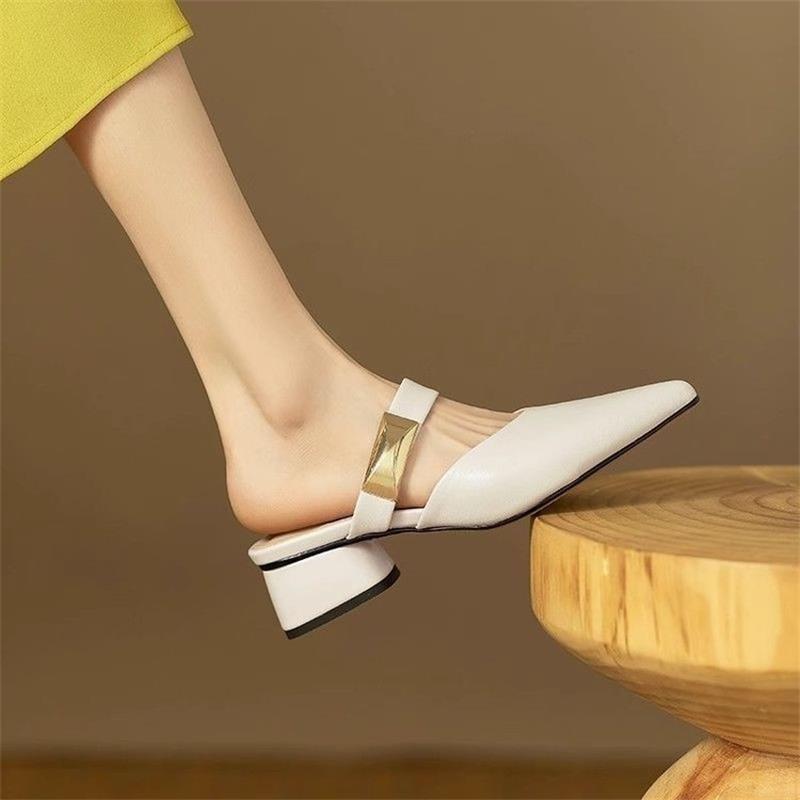 Dame Slingback-pumps med elegant blokhæl og moderne spænde-detajle Stilla