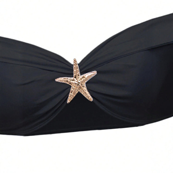 Dame Bikinisæt med indpakningsskørt og elegante smykkedetaljer Skovae