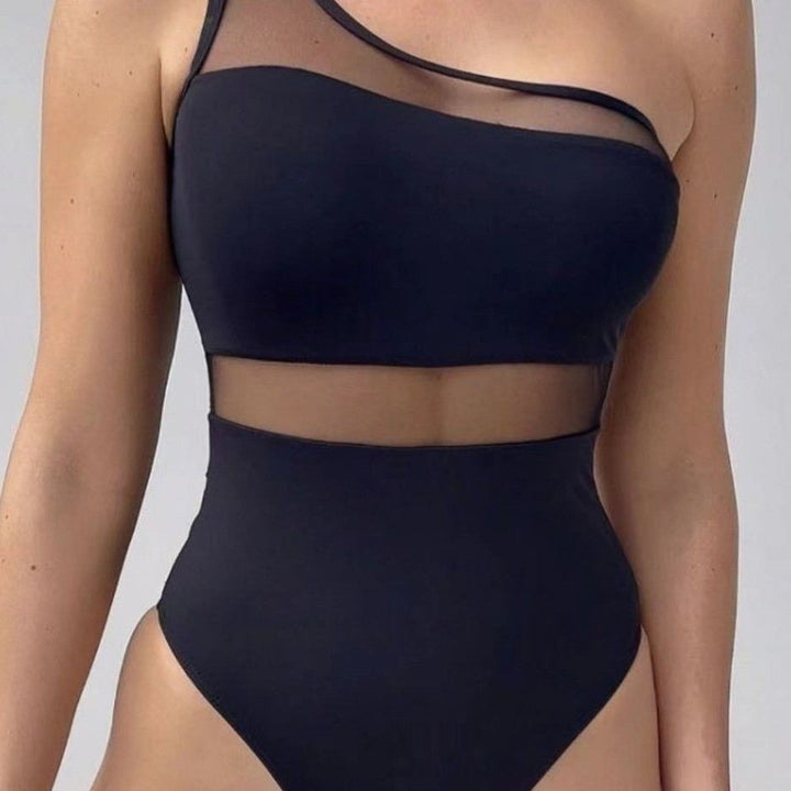 Dame one-piece badedragt med asymmetrisk snit og transparente accenter Skovae