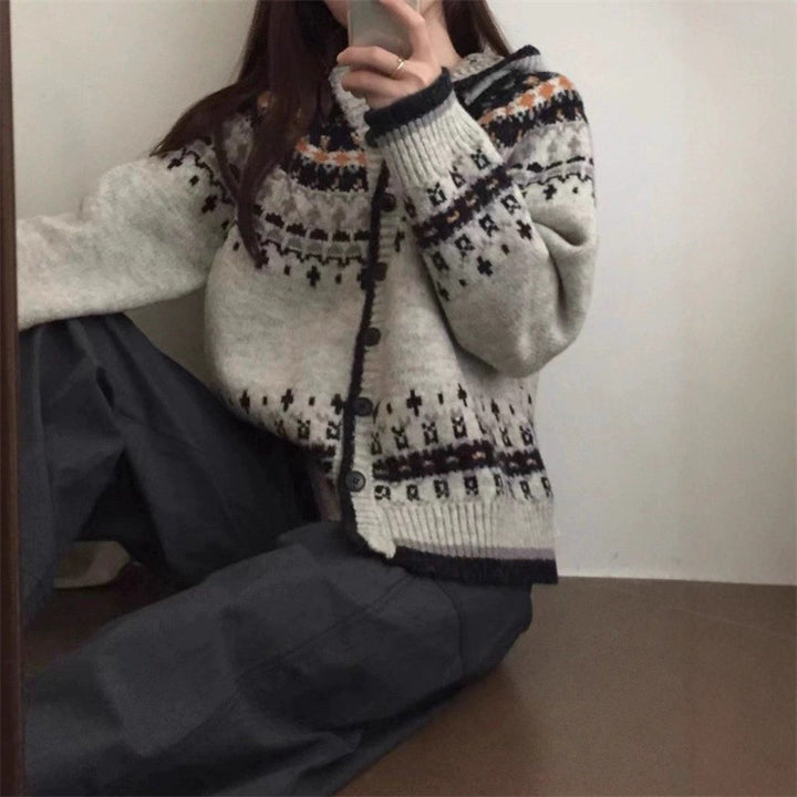 Damer fashionable cardigan med hætte og traditionelt norsk mønster Stilla