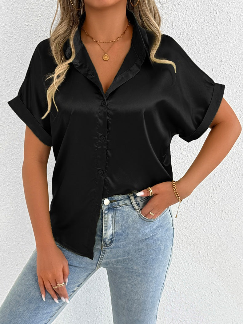 Dame satinbluse med afslappet snit og elegant krave Skovae