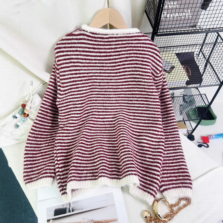 Kvinders afslappede stribede sweater med dekorativ knapdetalje Stilla