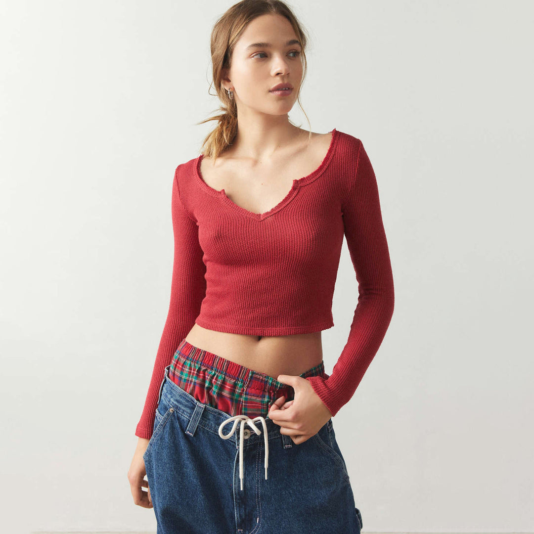 Damer kropsnær crop-top med V-hals lavet af rib-materiale Stilla