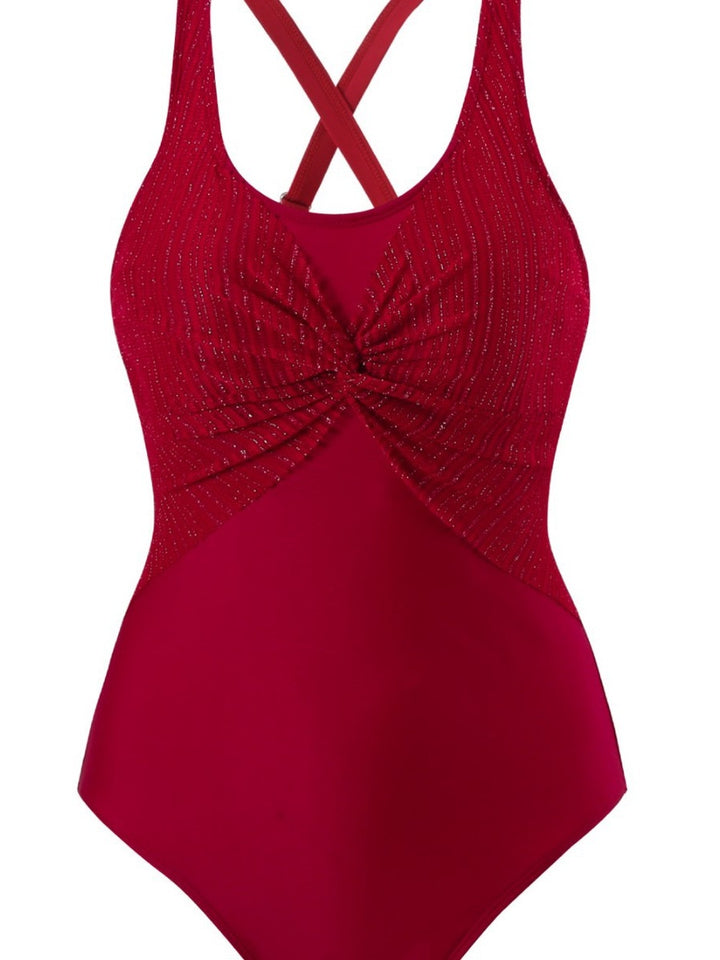 Dame moderigtig heldragt badedragt med raffineret twist-design og sporty stropper Stilla