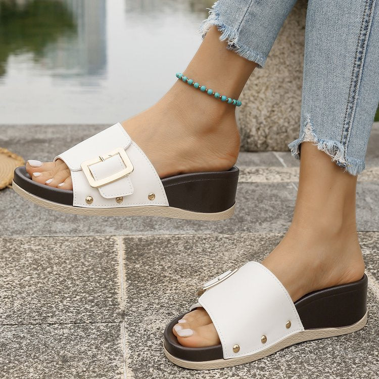 Dame fashionable sandaler med bred spænde Stilla