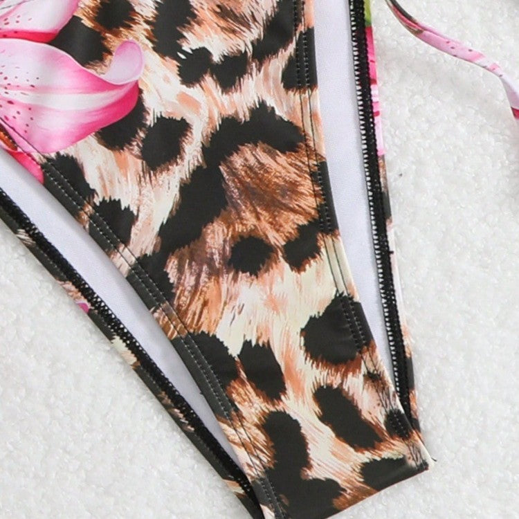Dame bikini sæt med elegant leopard mønster og legende blomster detaljer Skovae