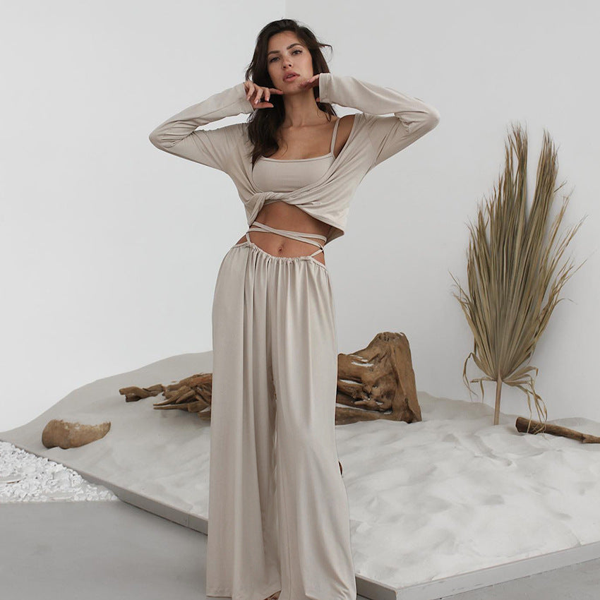 Dame afslappet sæt bestående af cropped bluse og bred bukser med fashionable detaljer Stilla