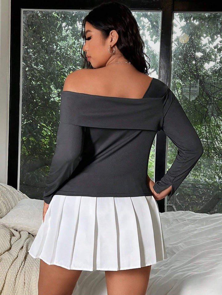 Dame asymmetrisk top med elegant rynk Stilla