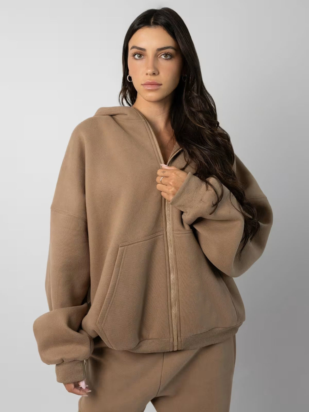 Dame sporty fleece sæt med høj krave og praktiske lommer Skovae