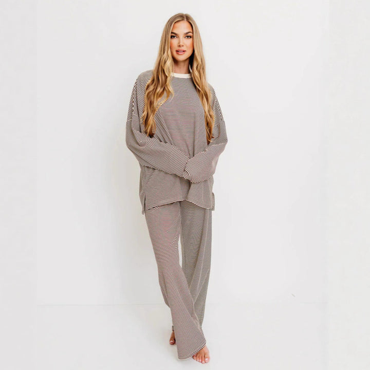 Dame nan stribet Komfort-sæt i fint ribjersey med oversized pullover og vidde buks Skovae