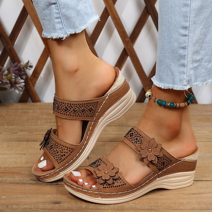 Dame Wedge-sandaler med modetrends blomsterapplikationer og remdekoration Stilla