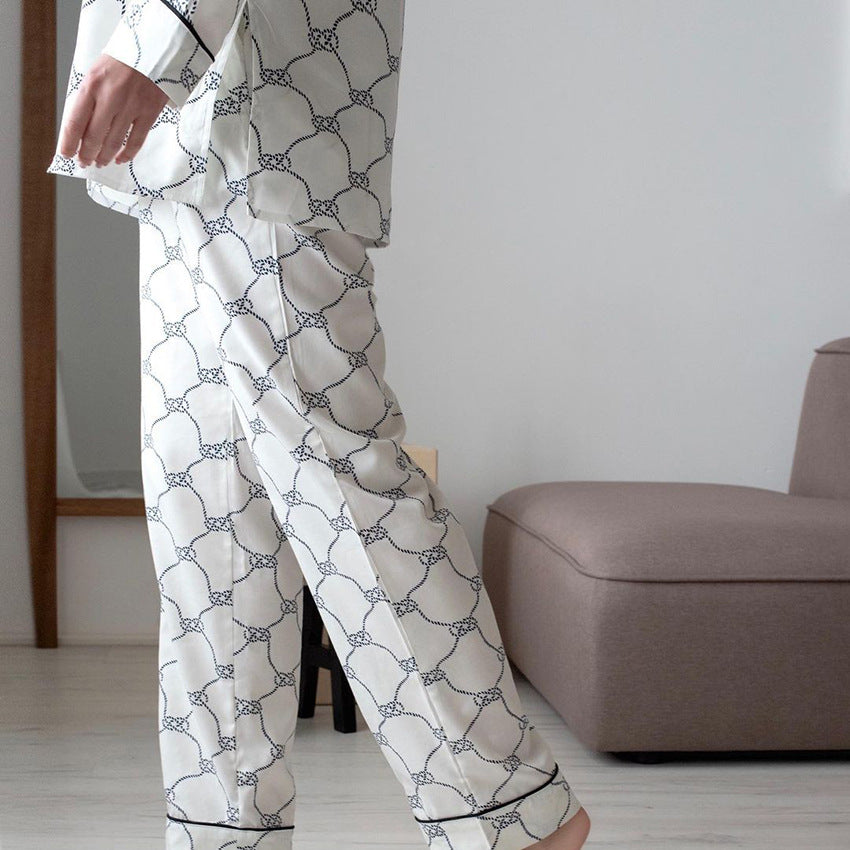 Dame høj kvalitets satin-pyjamas med knaplukning og elegant mønster Stilla