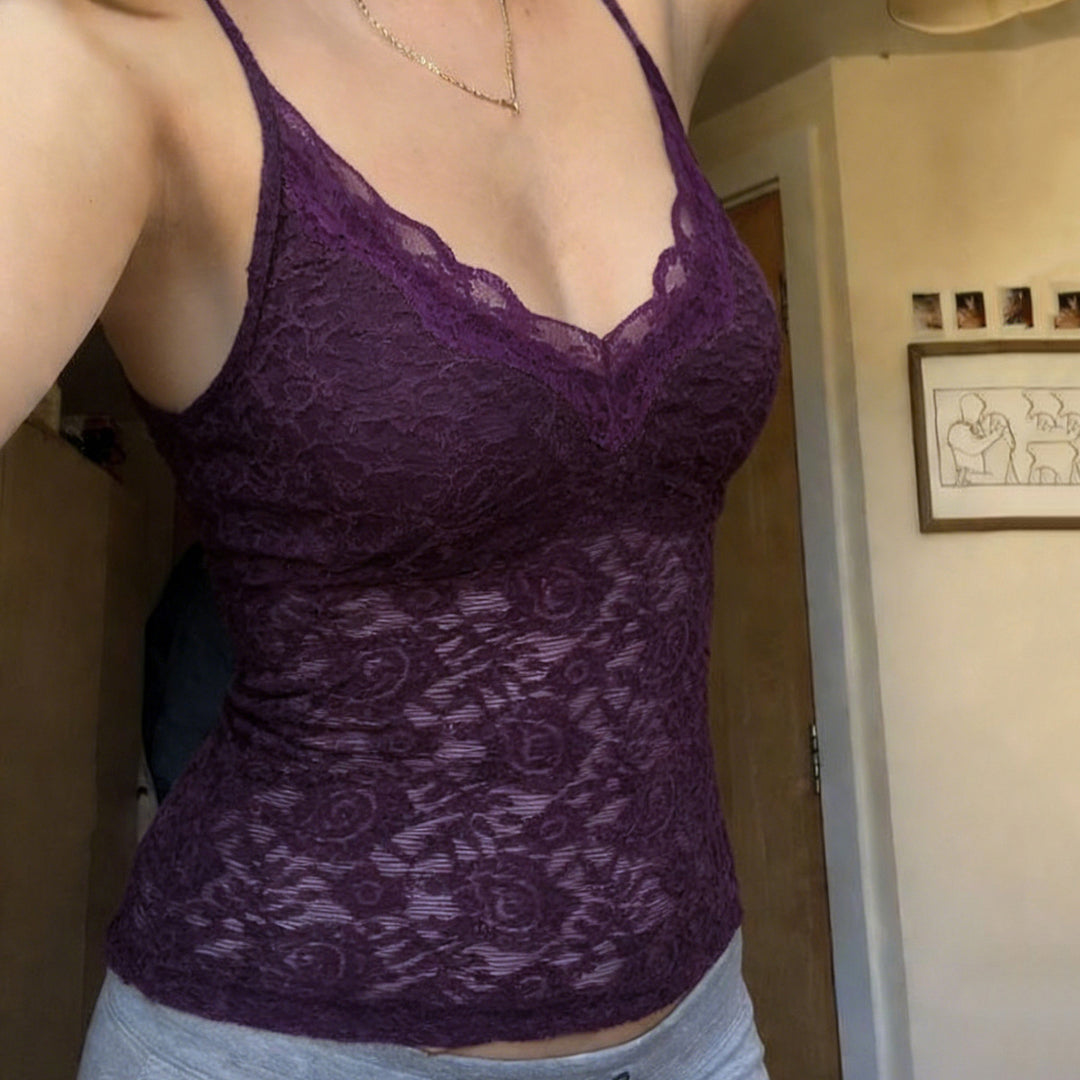 Dame blonde cami-top med justerbare stropper og V-hals Skovae