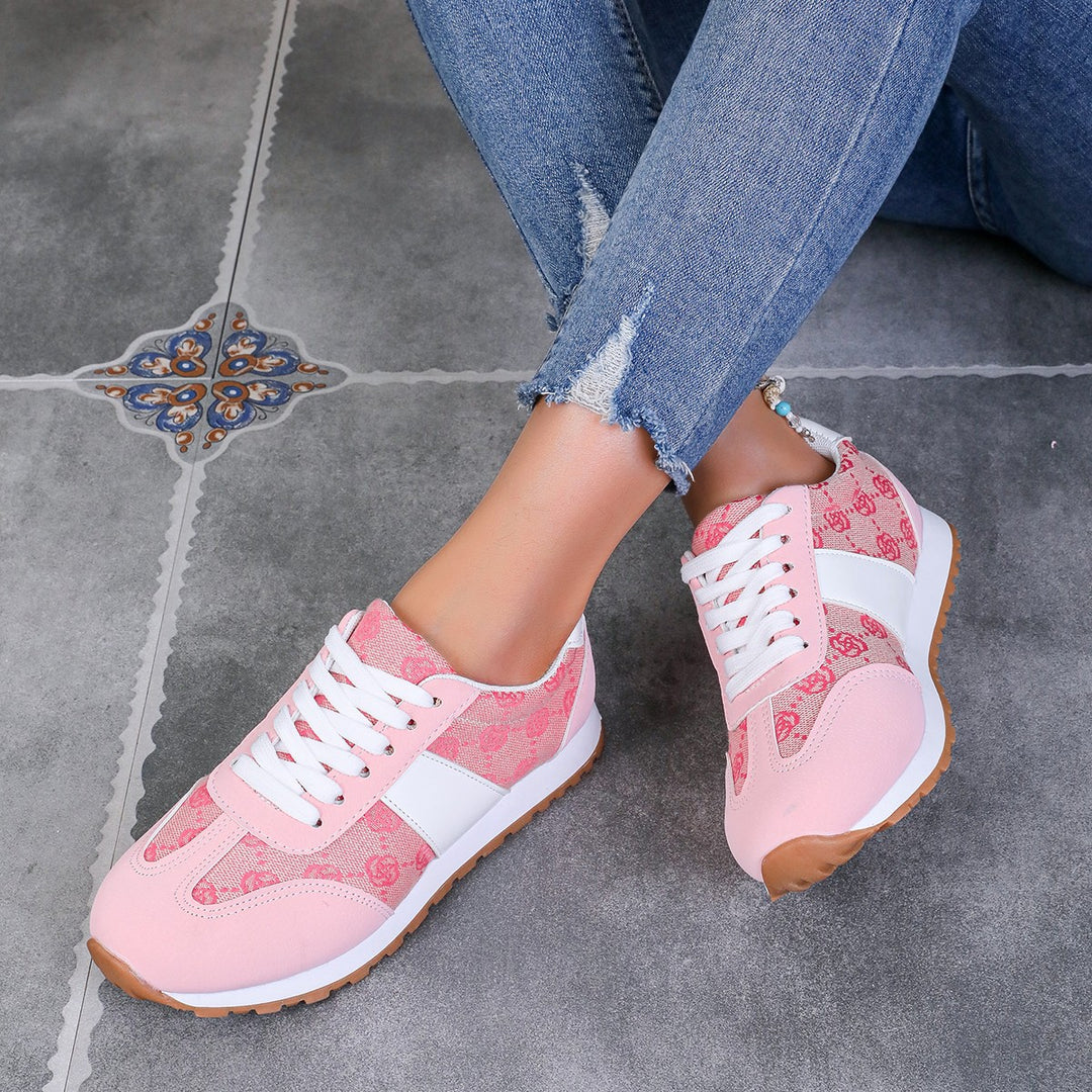 Dame Sneakers i trendy retro-design med elegante grafiske mønstre og skridsikker sål Stilla