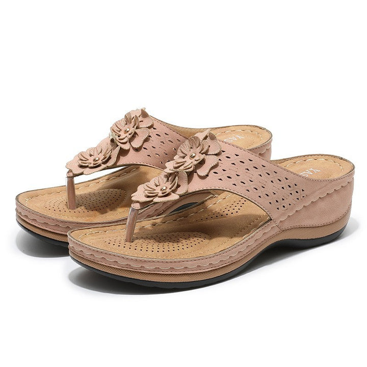 Dame komfortable toe-separator-sandaler med dekorative blomsterapplikationer og ergonomisk fodseng Stilla