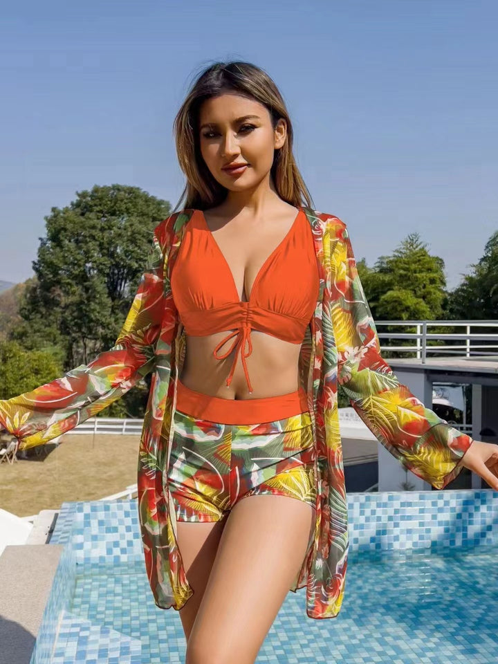 Dame bikini-sæt med floralt vikle overdel og behagelige shorts Skovae