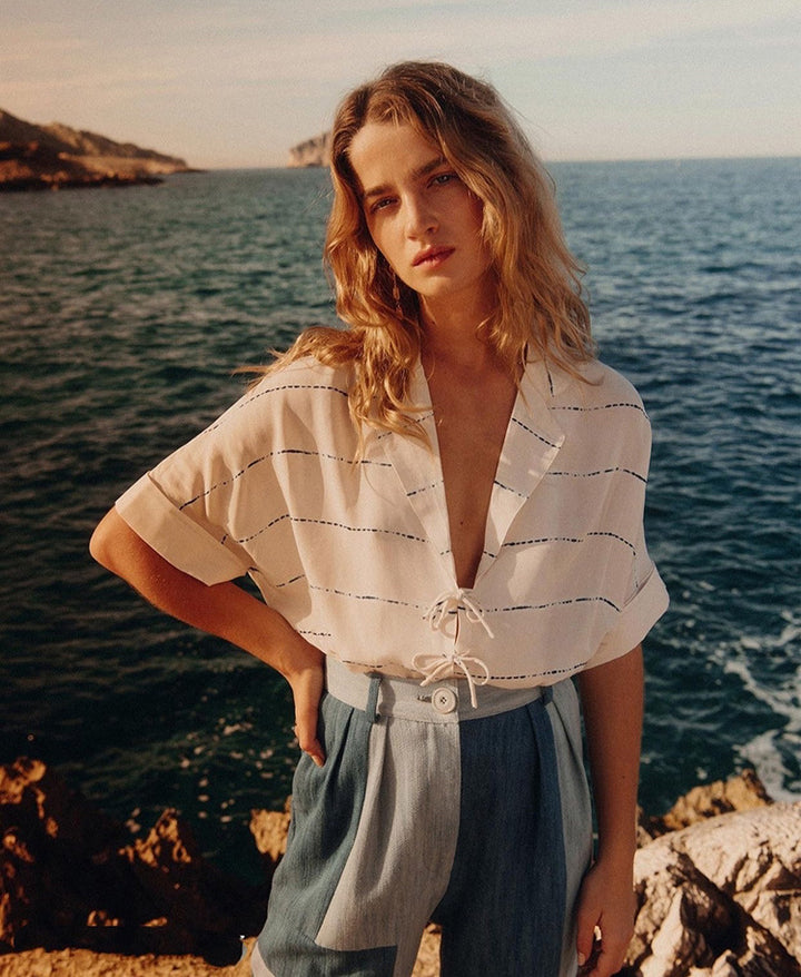 Dame komfortabel Bluse med trendy bindedetalje og afslappet snit Stilla