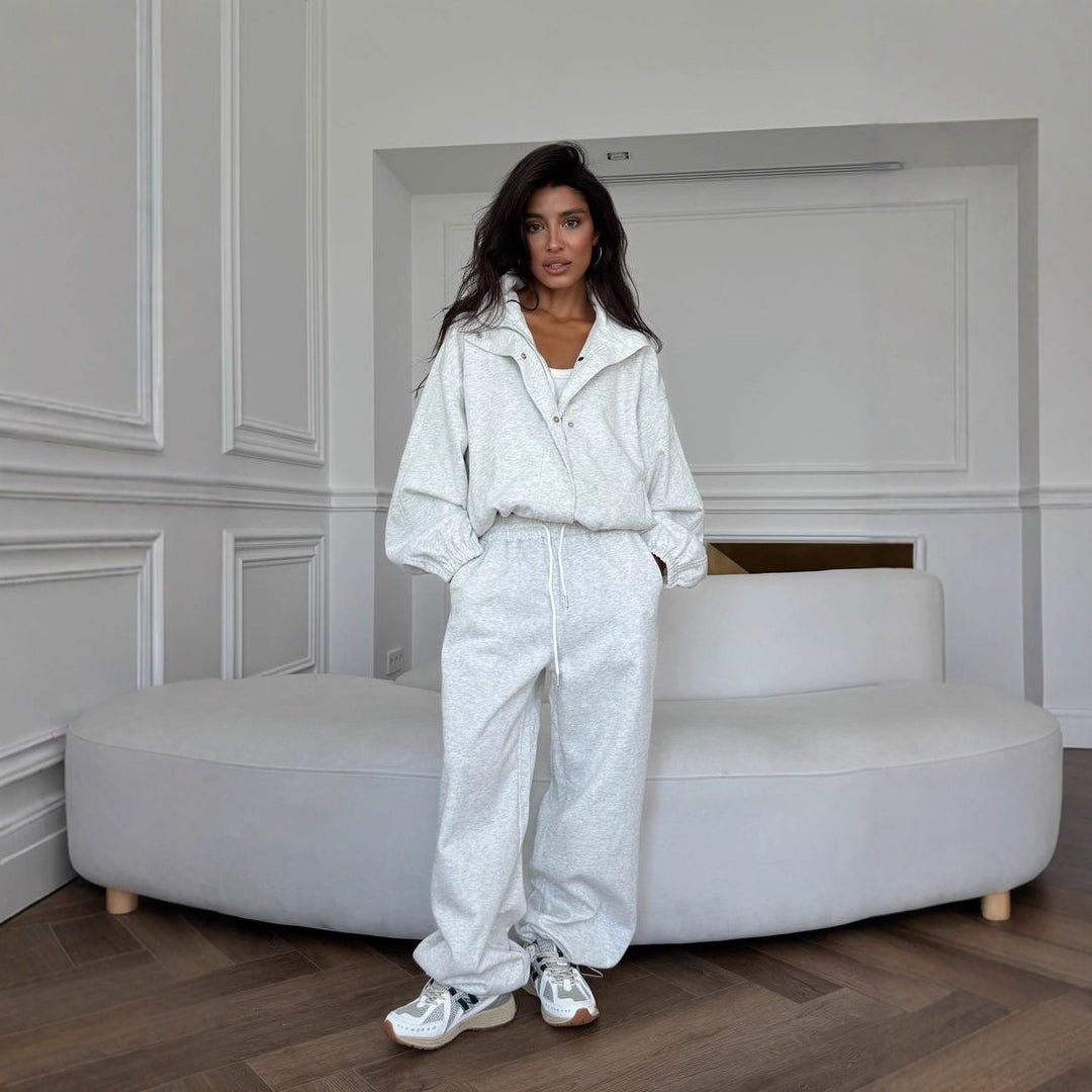 Kvinders afslappede sæt med kort hoodie og komfortable joggers Stilla