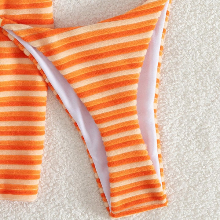 Dame bikini-sæt med stilfuldt stribemønster og comfy shorts Skovae