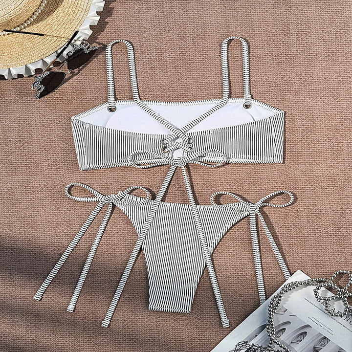 Dame Bikini-Sæt med smalle, justerbare stropper og elegant stribet design Skovae