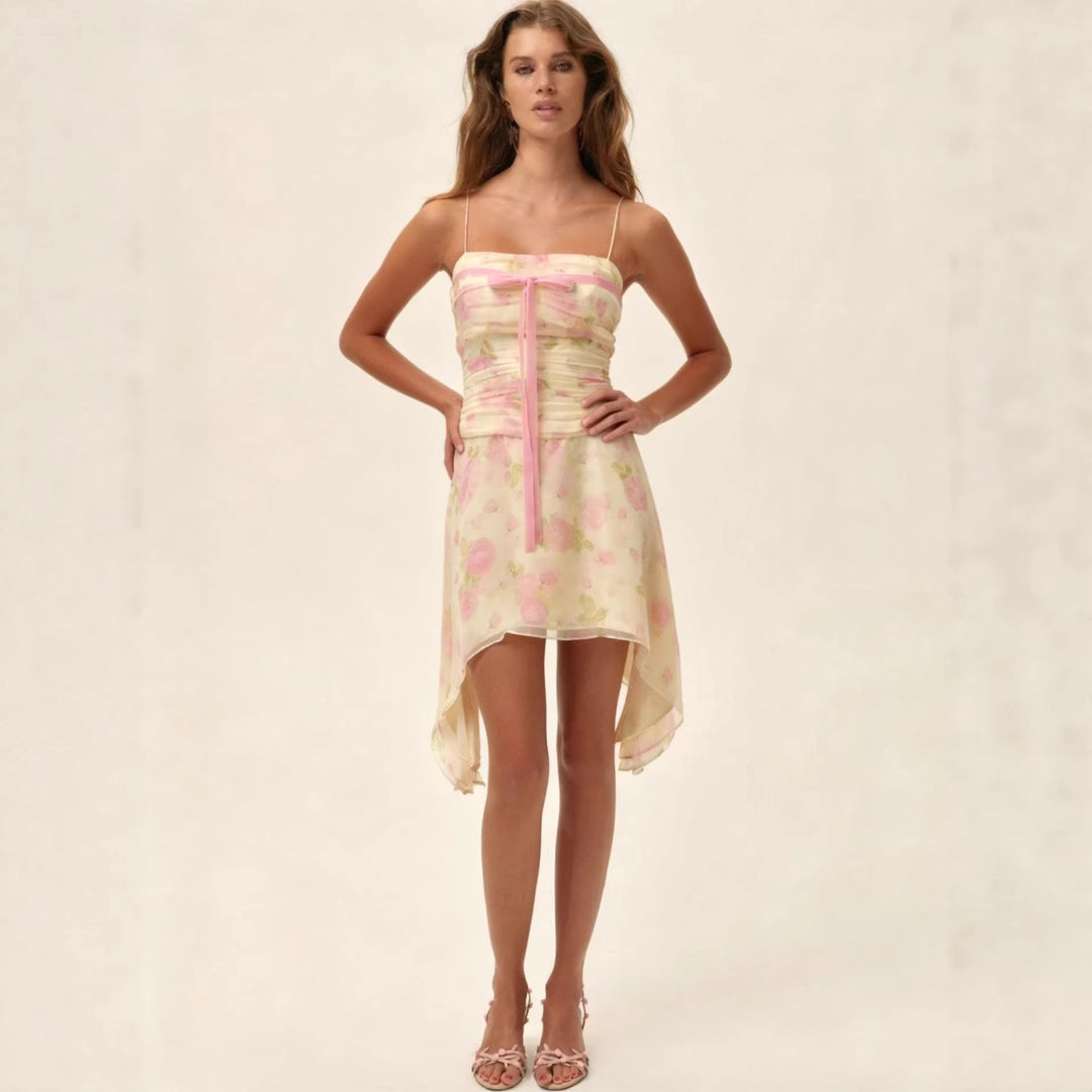 Dame mini kjole med blomsterprint, asymmetrisk kant og elegant samle