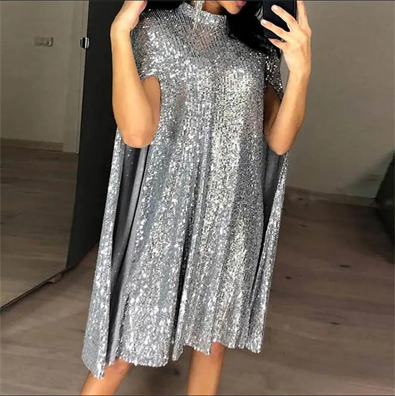 Kvinders elegante, glitrende aftenkjole med en bred pasform og funklende udseende