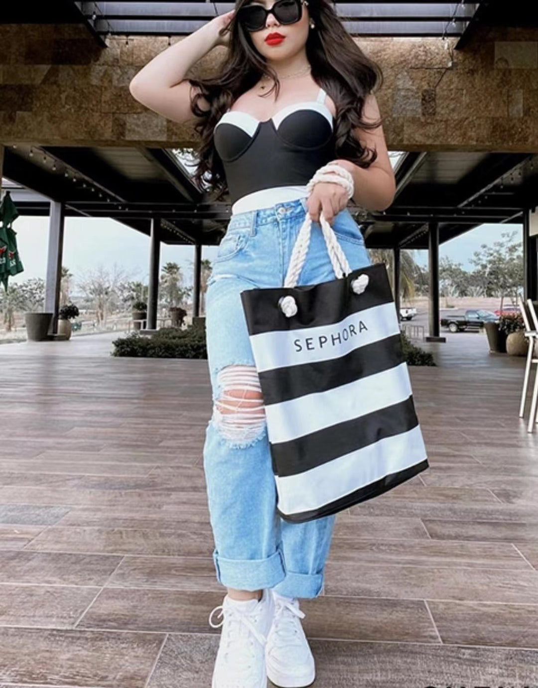 Dame Heldragt med moderigtig bustier-design og kontrasterende stropper Stilla