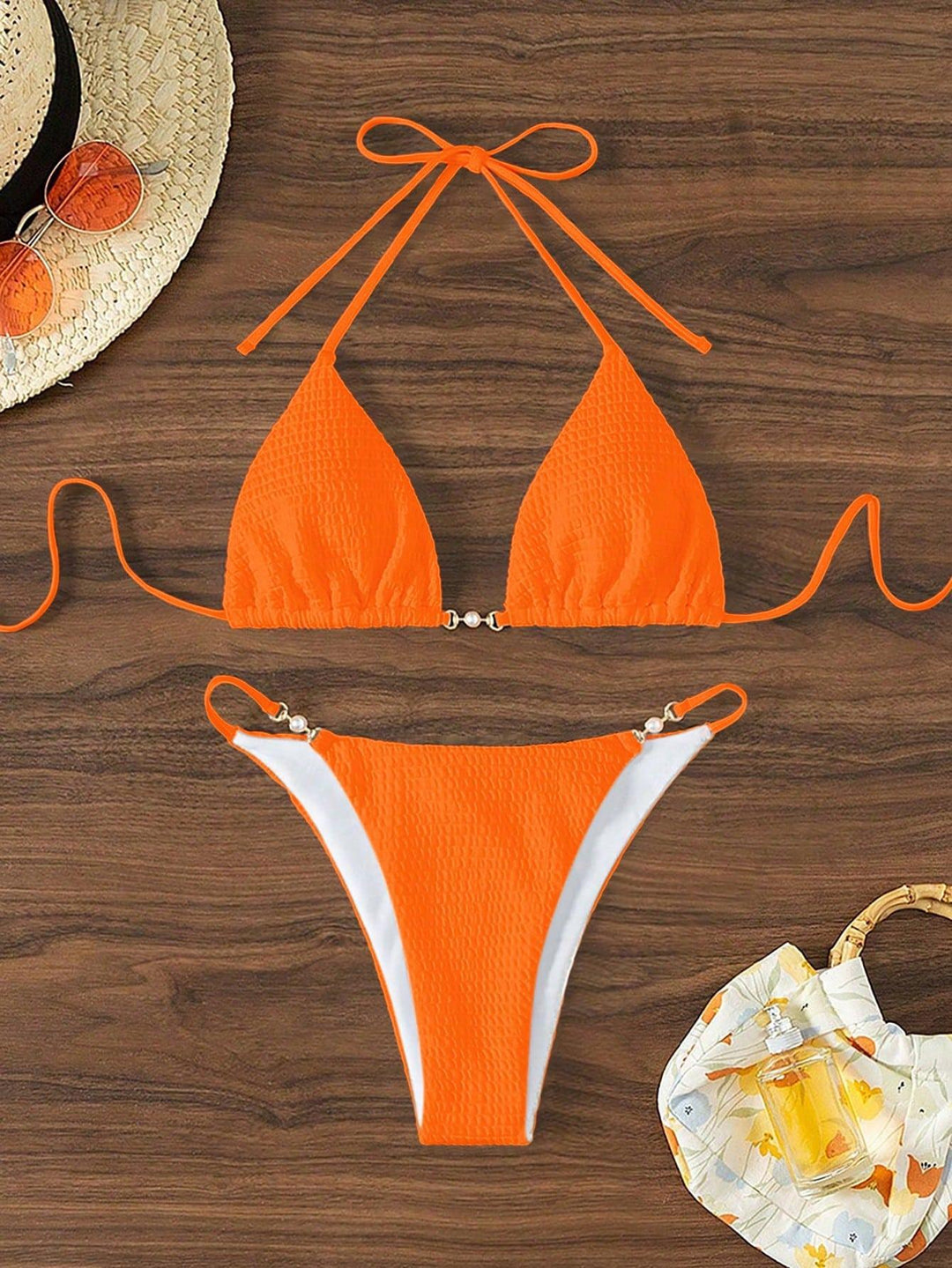 Dame triangel-bikini med moderne snøre detaljer og elegante accenter Skovae