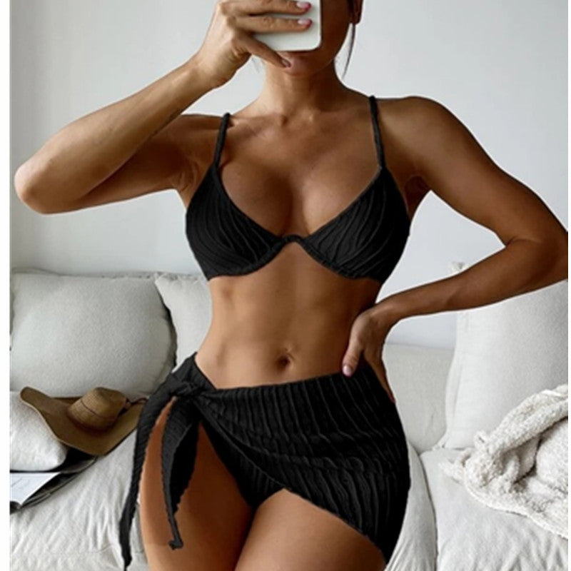 Dame bikini-sæt med raffinerede ribdesigns og aftageligt omslagsskjørt Stilla