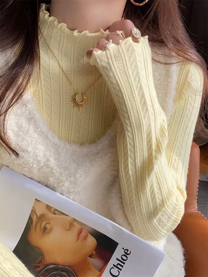 Kvinders turtleneck sweater med dekorativ bølgekant lavet af fin strik Stilla