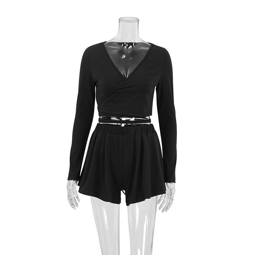 Damer afslappet ensemble med cropped top og korte, svingende shorts Stilla