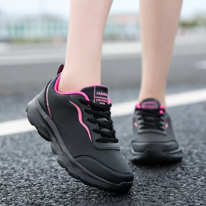 Dame nan urban kunstlæder sneakers med polstret hælkage, støddæmpende let sål og hælstrop Skovae