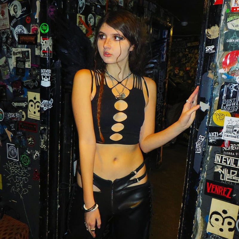 Dame Crop-Top med kreative cut-out-detaljer og moderne stropper Skovae