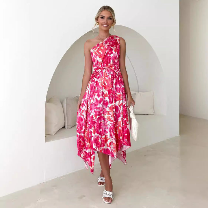 Dame Maxikjole med asymmetrisk snit og flydende floral-design Stilla