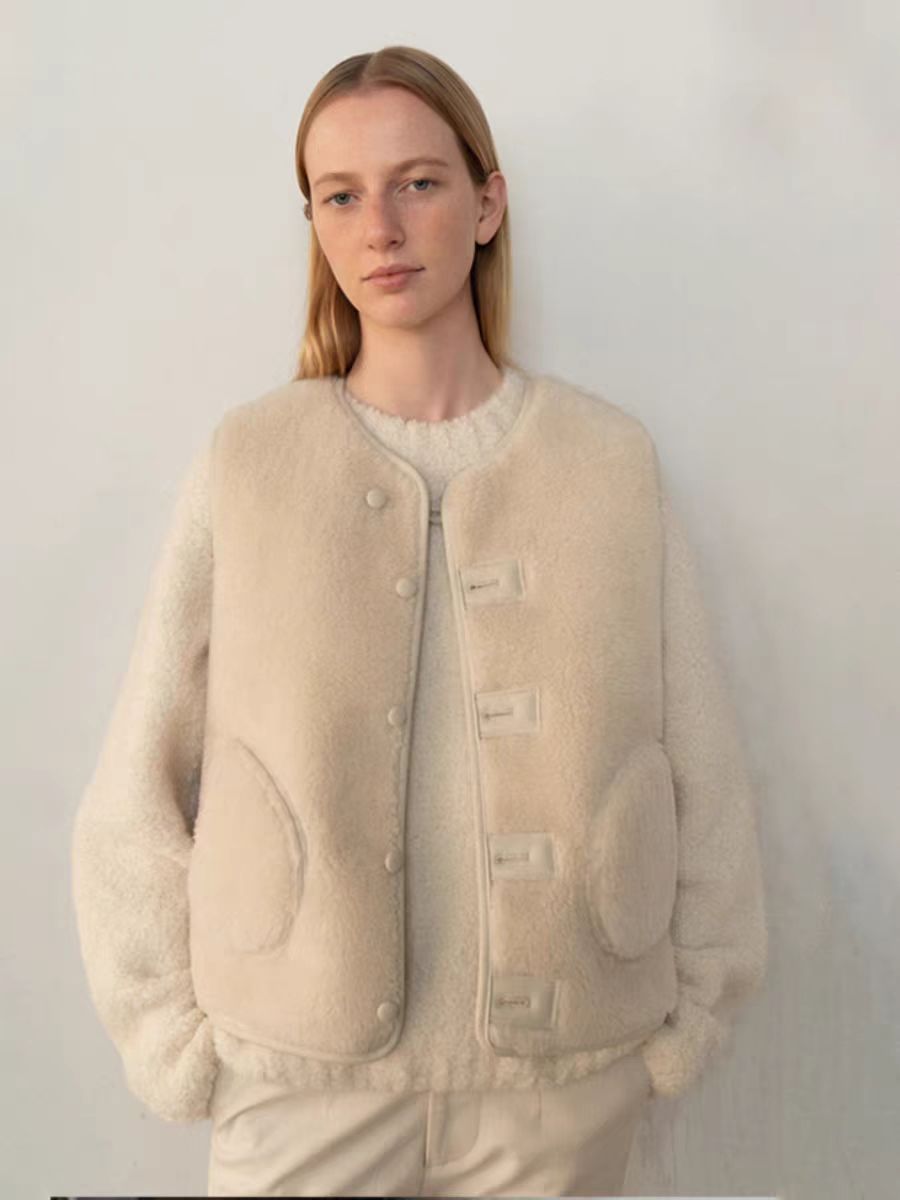 Dame teddyjakke med blødt for og moderne design Stilla