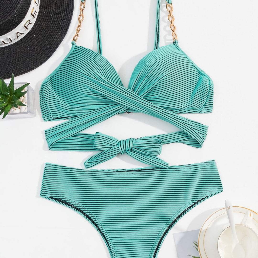 Dame Push-Up Bikini-Top med elegant indpakningsdesign og gyldne accenter Stilla