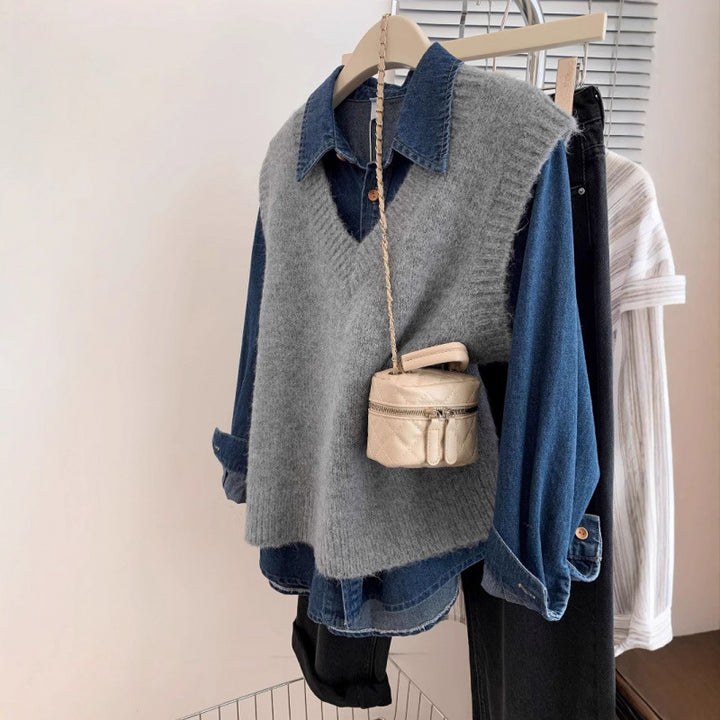 Kvinders stilfulde V-hals strikket sweater med afslappet denim lagdeling