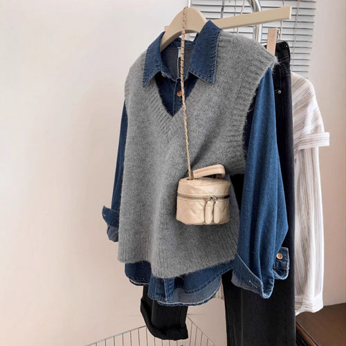 Kvinders stilfulde V-hals strikket sweater med afslappet denim lagdeling