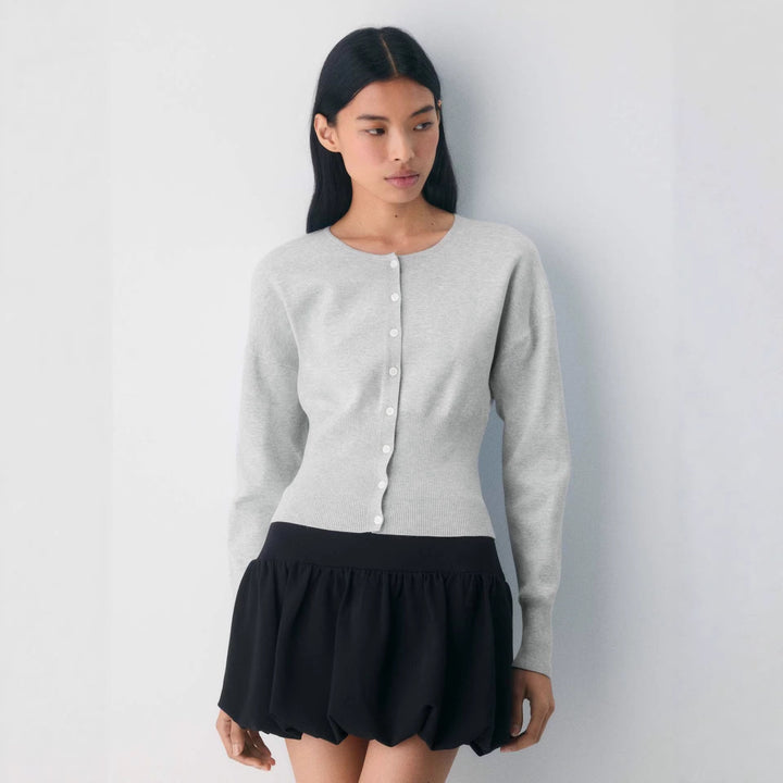 Kvinders cropped cardigan med knapstolpe og ribstrik Skovae