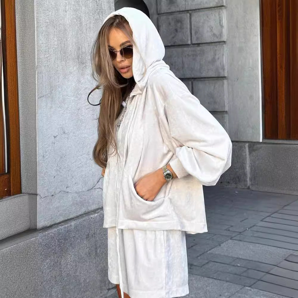 Kvinders afslappede velour hoodie- og shorts-sæt med løstsiddende design Skovae