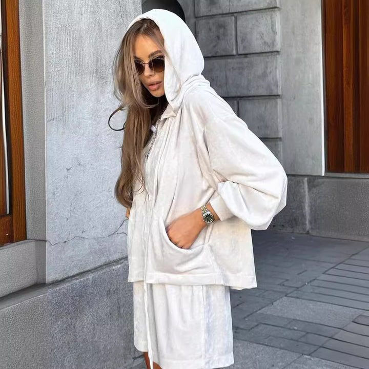 Kvinders afslappede velour hoodie- og shorts-sæt med løstsiddende design Skovae