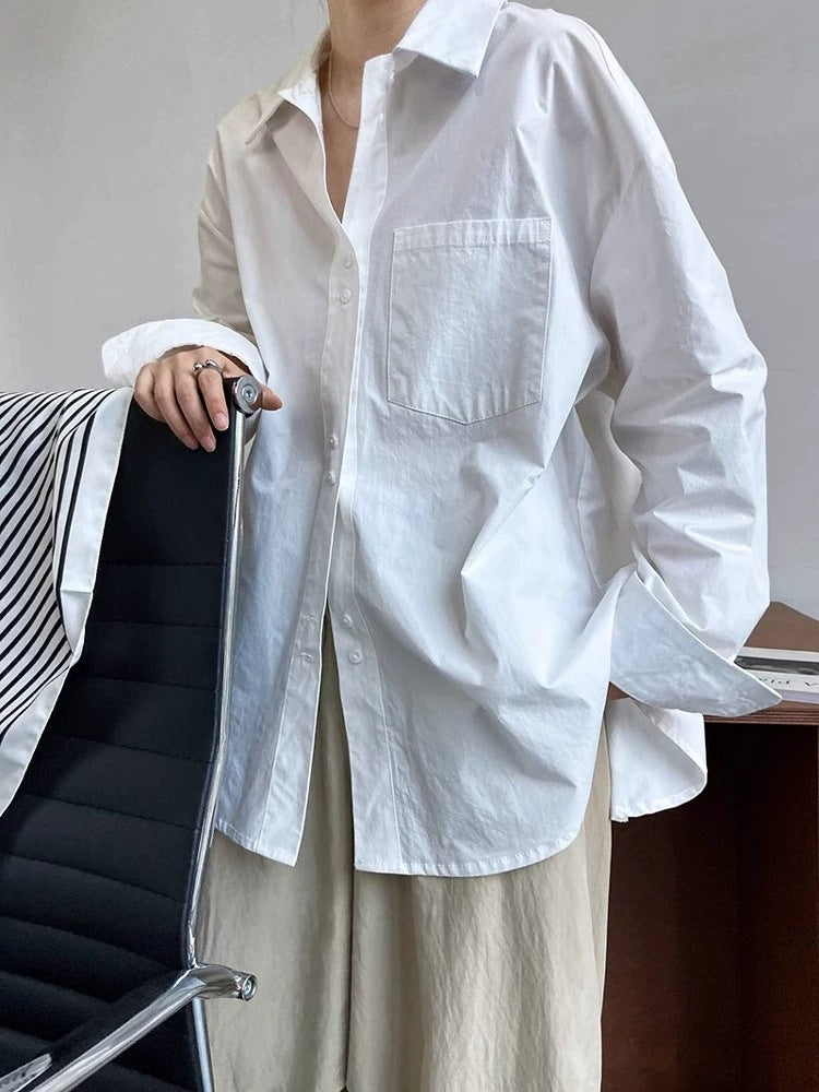 Dame løs bomuldsbluse med oversized pasform og elegante detaljer Stilla