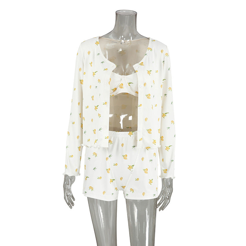 Dame sæt lavet af højkvalitets, blomsteret materiale med crop-top og shorts Stilla