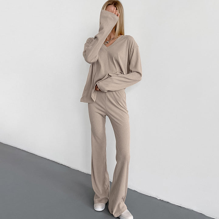 Dame fritid-loungewear-sæt med dyb V-udskæring og bred ben Stilla