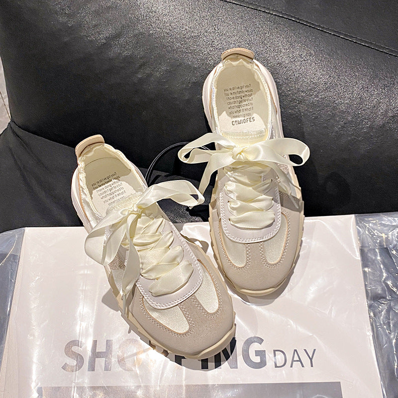 Dame Sporty Sneakers med justerbare satinbånd og åndbar overfladestruktur Stilla
