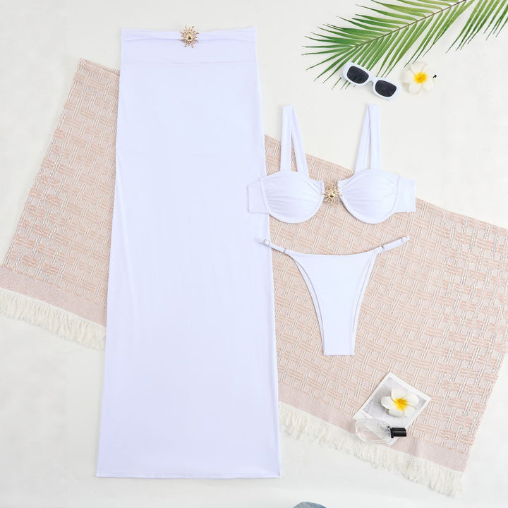 Dame bikini-sæt med modet bandeau-top og raffinerede nederdele Skovae