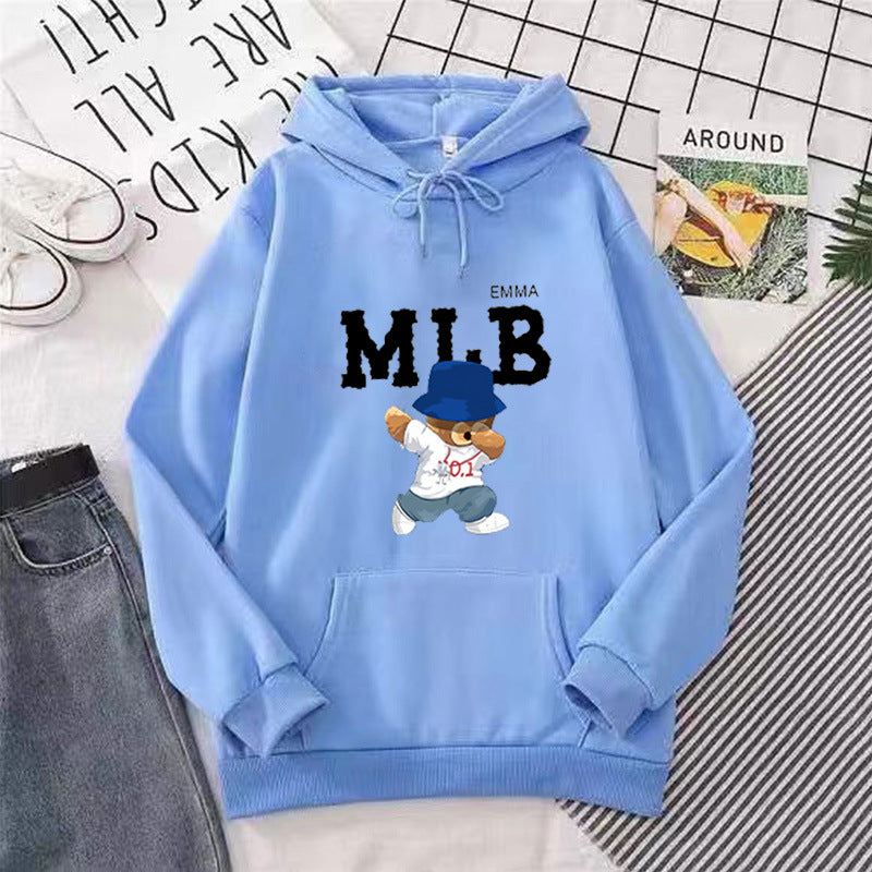 Dame hoodie med kreativt dyre- og skriftdesign Skovae