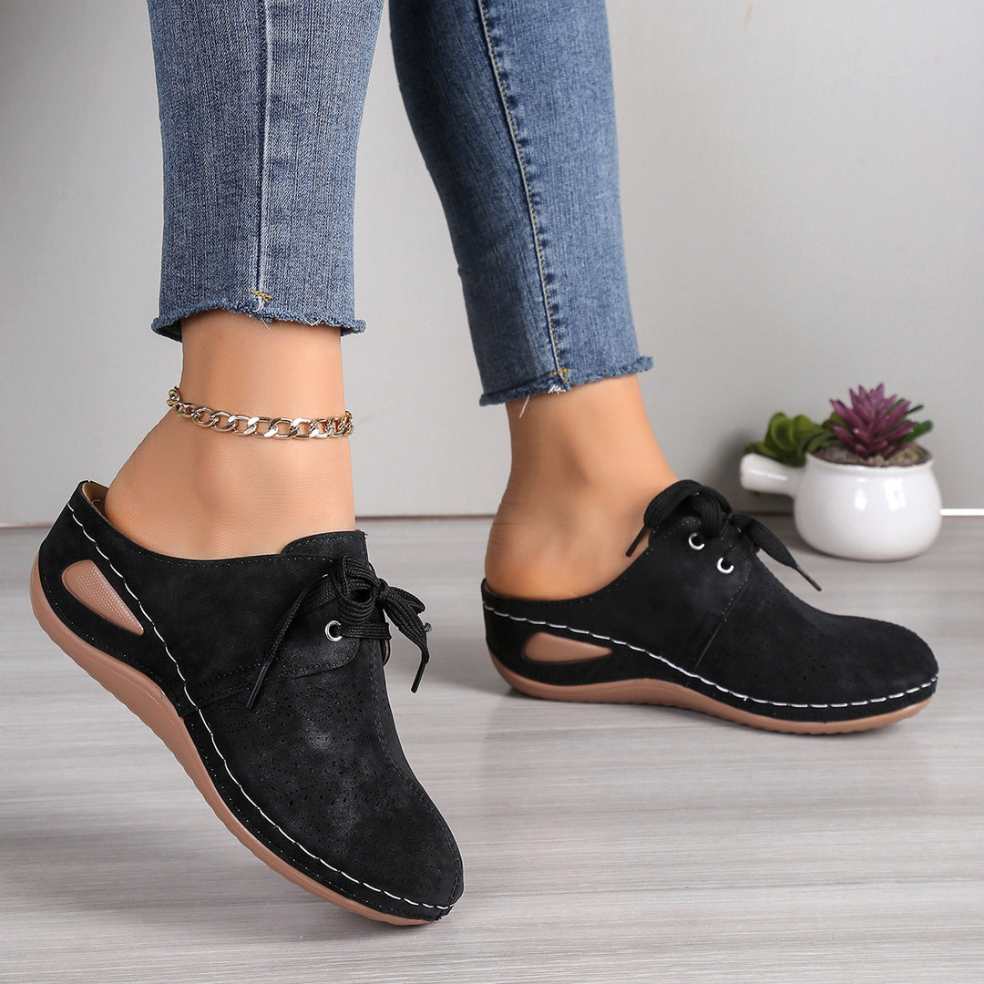 Dame sneakers med elegant snørering og åndbar perforering Stilla